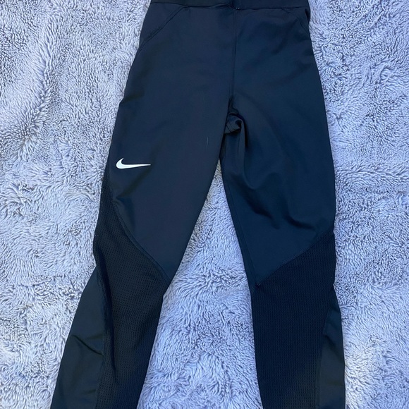 Nike women’s hypercool mesh capri leggings - Picture 2 of 4